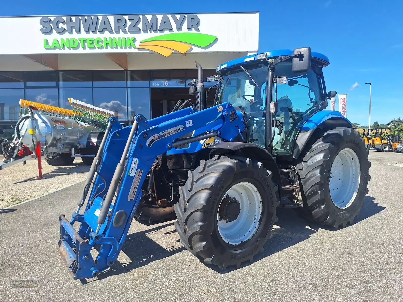 New Holland TS110A Traktor 30.885 €