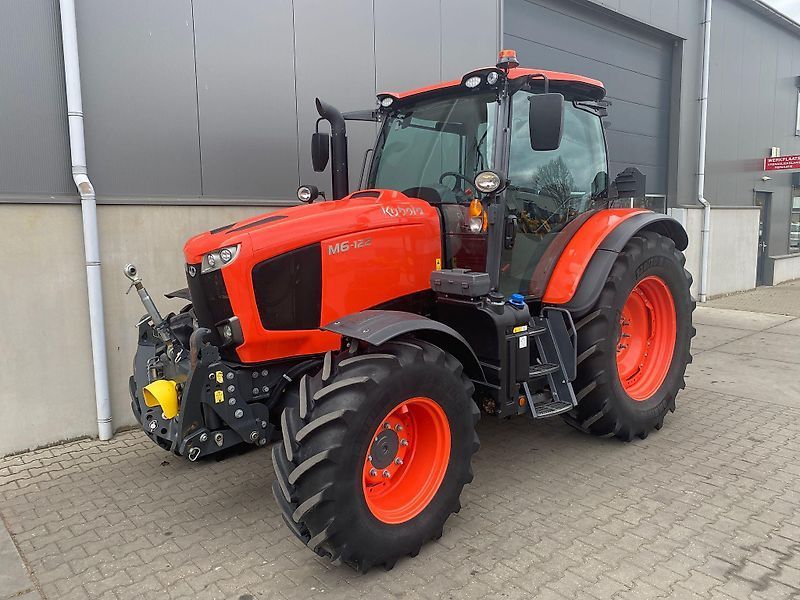 Kubota M6-122 Tracteur