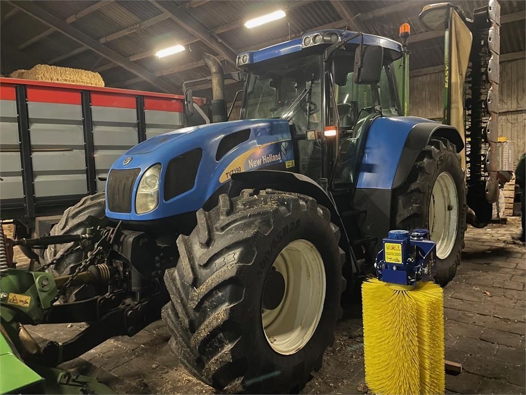 New Holland TVT 190 Tractor €29,500