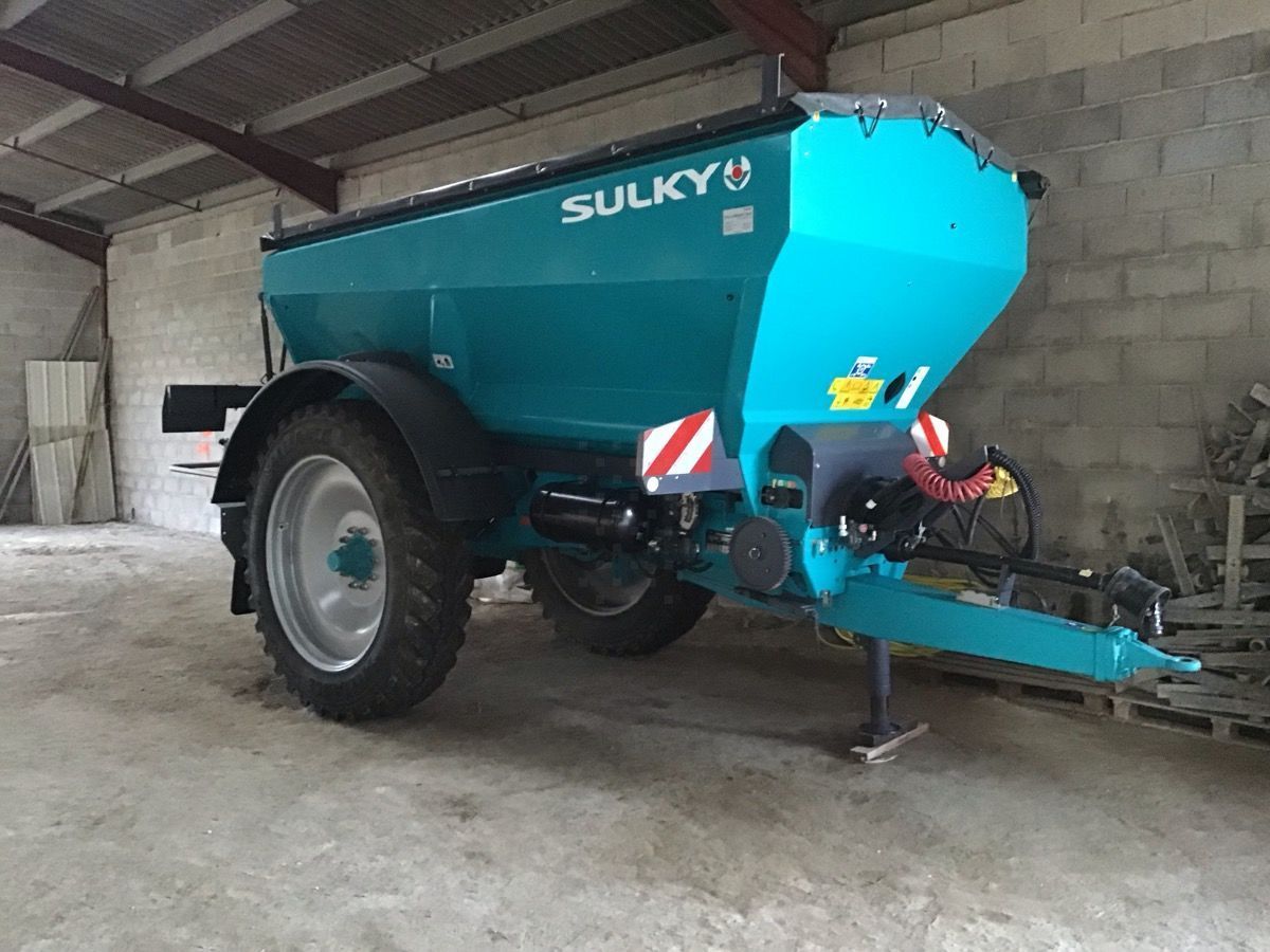 E-FARM: sulky xt 130 - Epandeur d'engrais - id GRPMJHT - 54 900 € - Année: 2023 - France