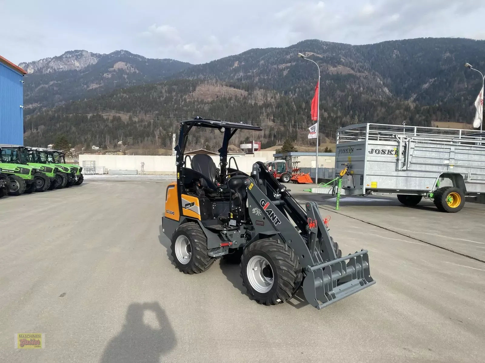 E-FARM: Giant g 2300 hd mit abklappbarem fahrerschutzdach - šarnyrinis krautuvas - id LMG6YNV - 32 917 € - Gamybos metai: 2024 - Variklio darbo valandos: 3,Variklio galia (AG): 26,Austrija