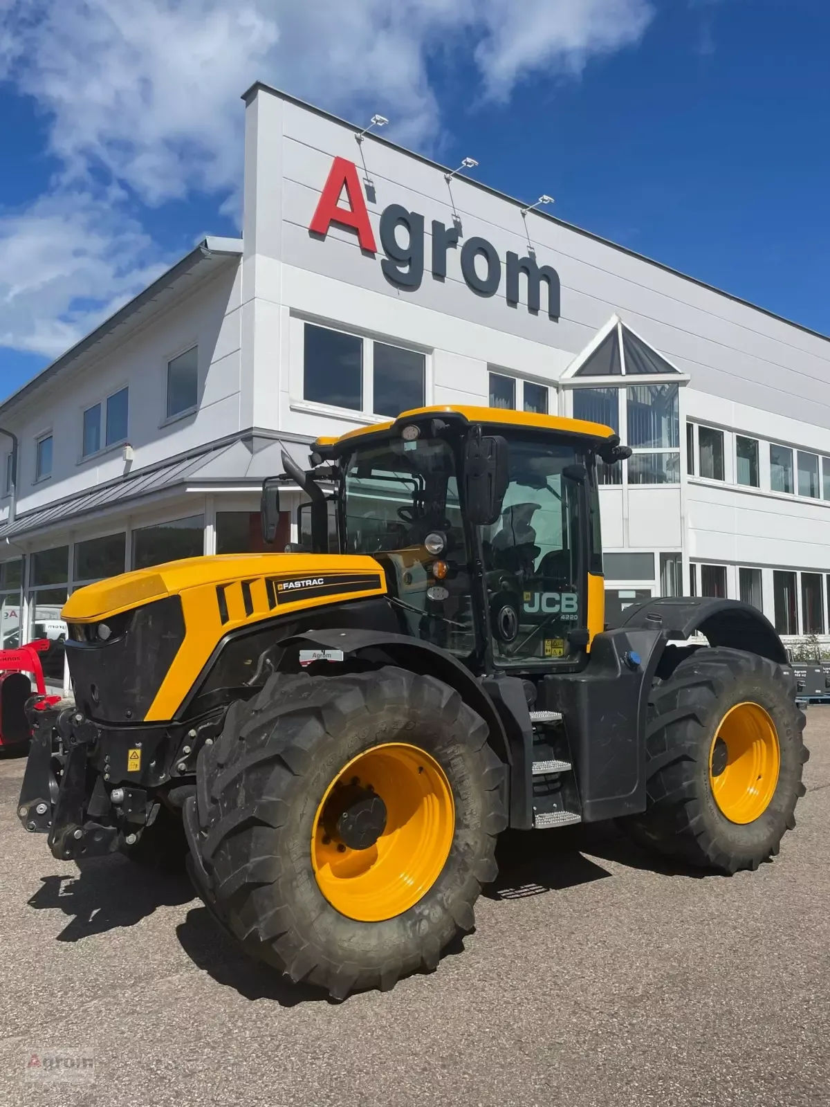 E-FARM: JCB Fastrac 4220 - Traktor - id RDIRVUU - 103 000 EUR - Gyártási év: 2016 - Üzemóra (motor): 3 370,Motor teljesítménye (LE): 220,Németország