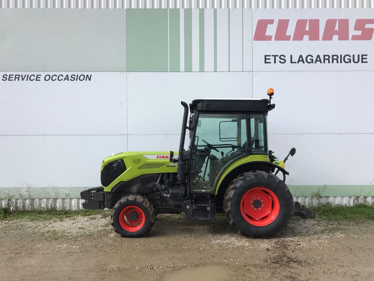 E-FARM: Claas Nexos 240 M - Traktor - id 3W6VMHR - 59.900 € - Baujahr: 2023 - Abgelesene Motorstunden: 200,Motorleistung (PS): 103,Frankreich