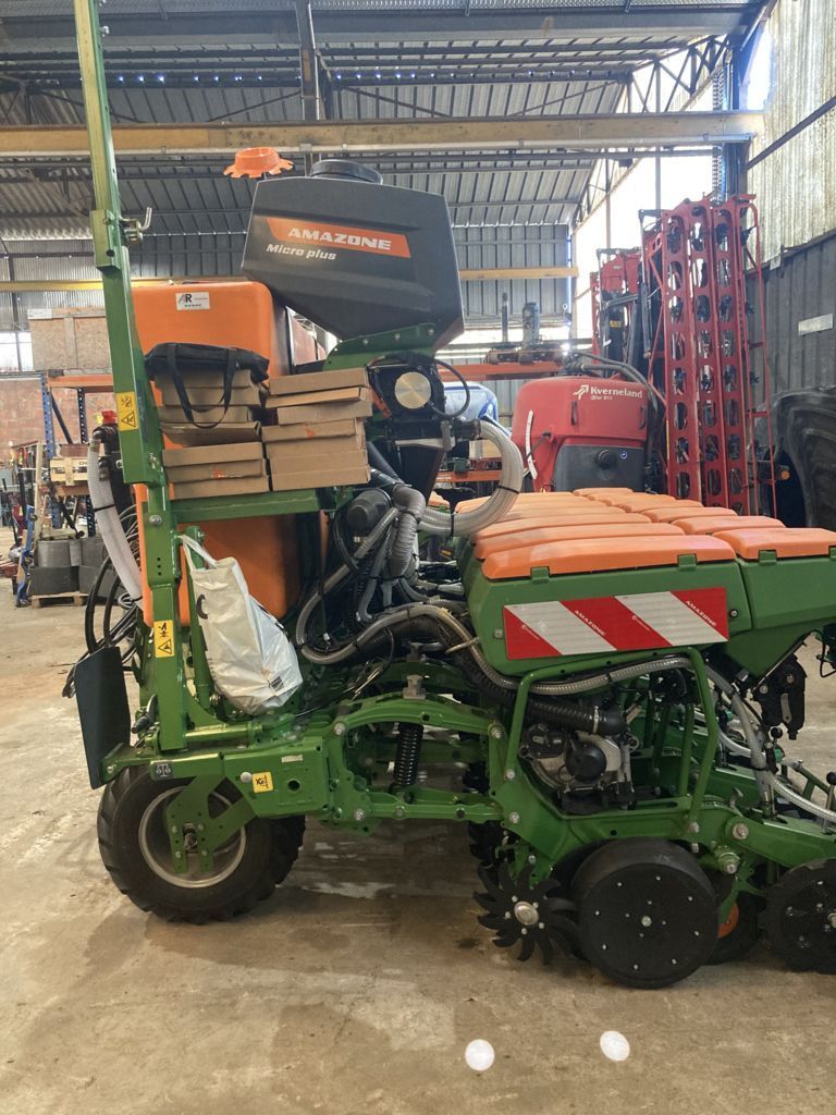 E-FARM: Amazone Precea 4500-2 Super - Taladro de precisión - id YD6G8WE - 65.000 € - Año: 2024 - Francia