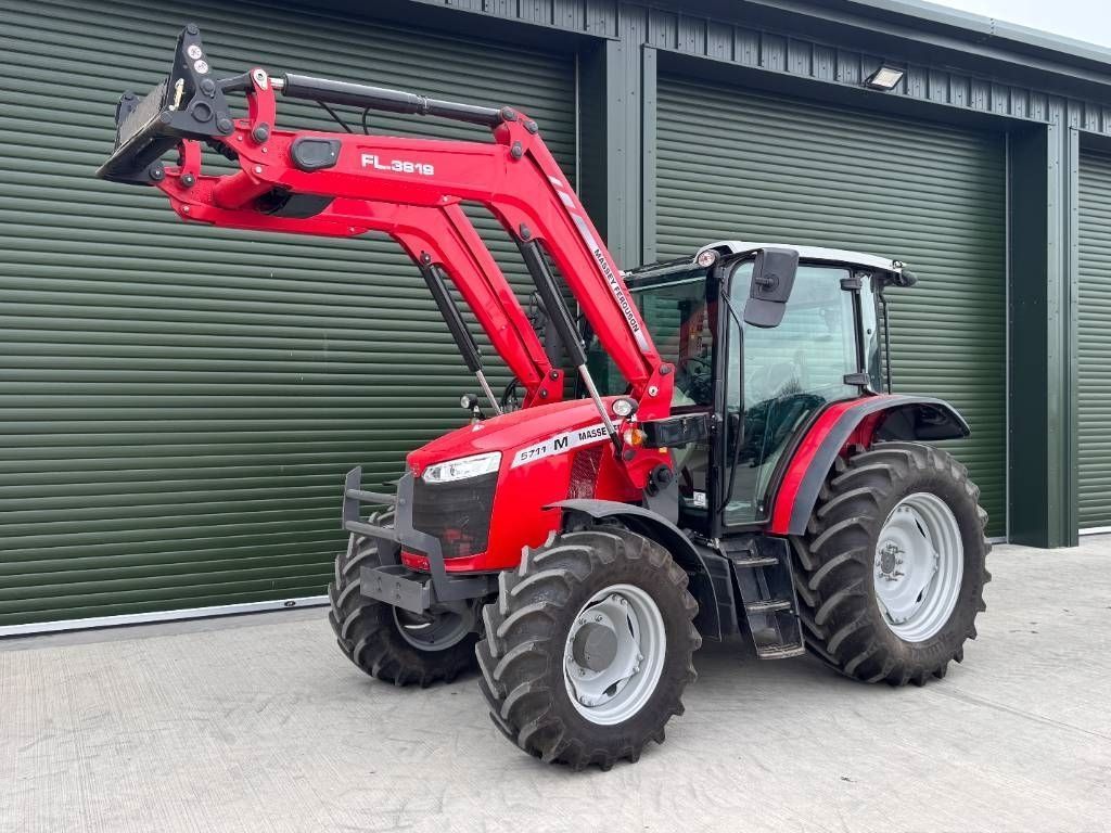 E-FARM: Massey Ferguson 5710M - Tractor - id SUUCJTU - €61,303 - Year of construction: 2022 - Engine hours: 642,Engine power (HP): 100,United Kingdom