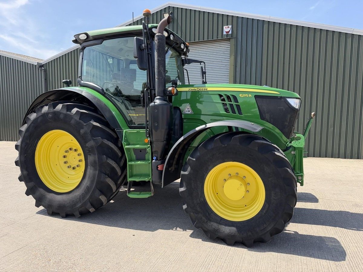 John Deere 6215 R Tractor €91,132