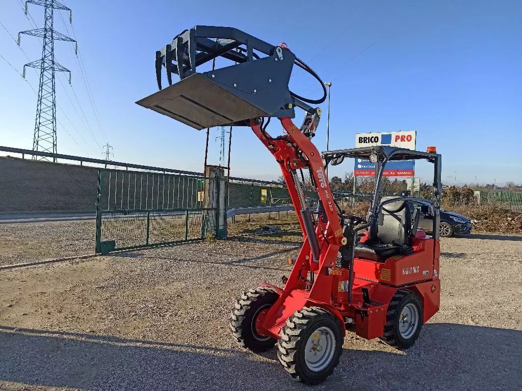E-FARM: Toyo valet de ferme avec godet multi-service disponible - Tele wheel loader - id DGDCHLY - €21,900 - Year of construction: 2022 - Engine power (HP): 22,France