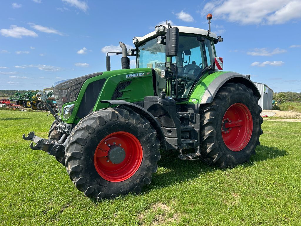 Fendt 826 Vario Tractor 125.000 EUR