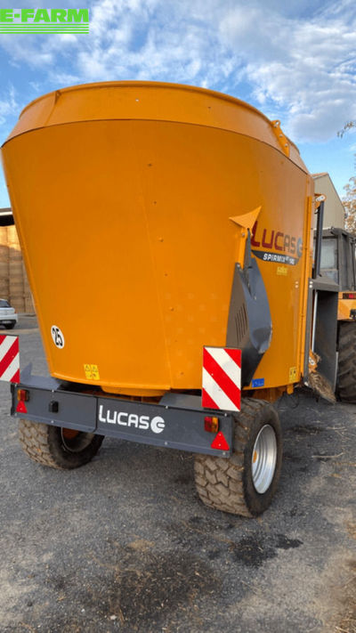 E-FARM: Lucas melangeuse - Mixer feeder - id DET7PEG - €37,000 - Year of construction: 2021