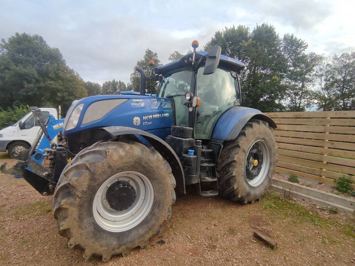 E-FARM: New Holland T7.245 - Traktor - id TZESATA - Baujahr: 2023 - Abgelesene Motorstunden: 1.220,Motorleistung (PS): 200,Frankreich