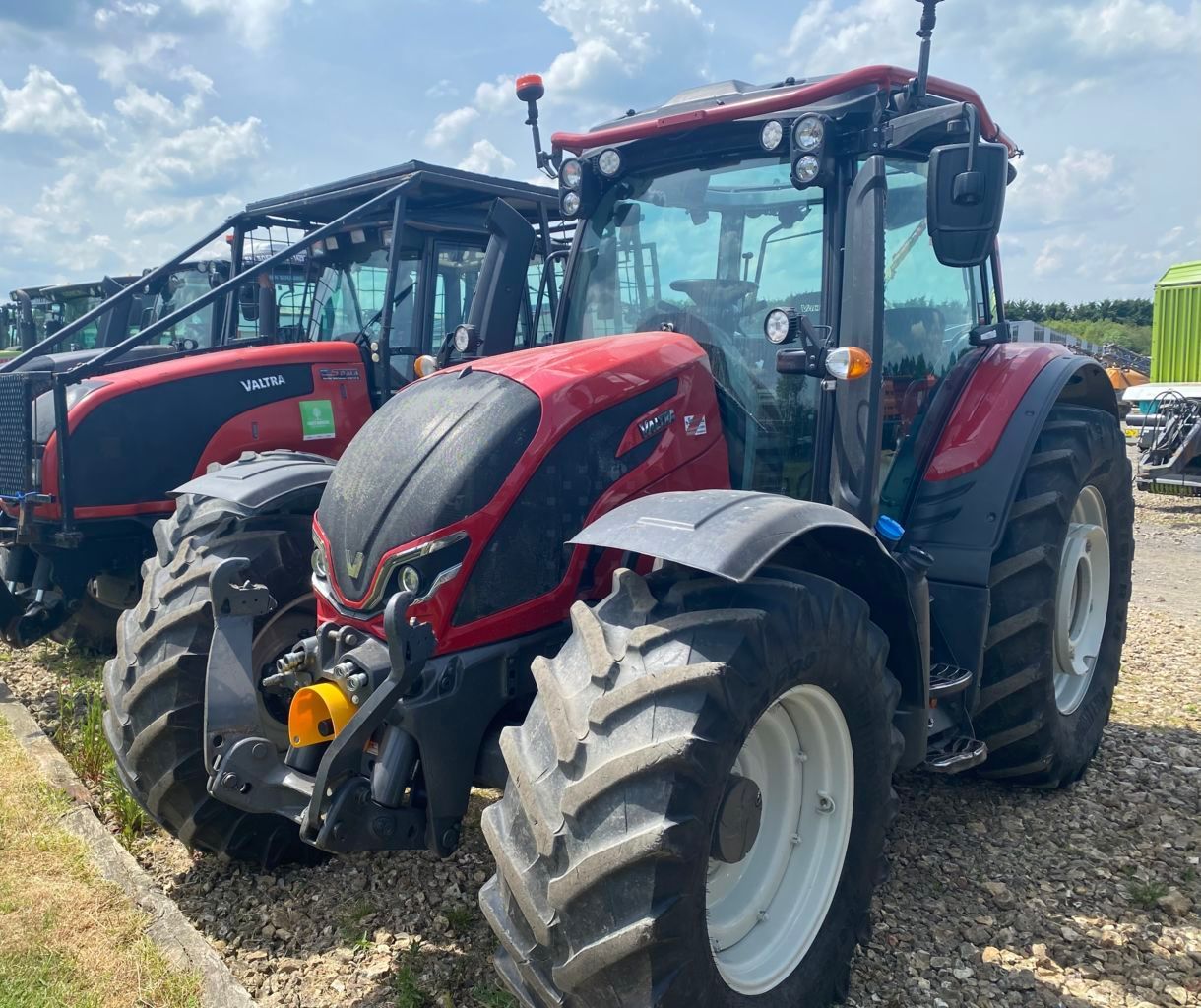 E-FARM: Valtra N135 Direct - Traktor - id FQENNUC - 78.500 € - Baujahr: 2022 - Abgelesene Motorstunden: 3.600,Motorleistung (PS): 135,Frankreich