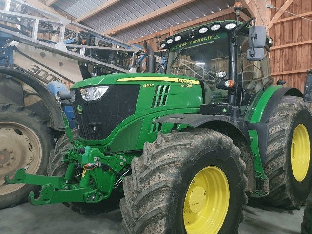John Deere 6215 R Tractor €98,000