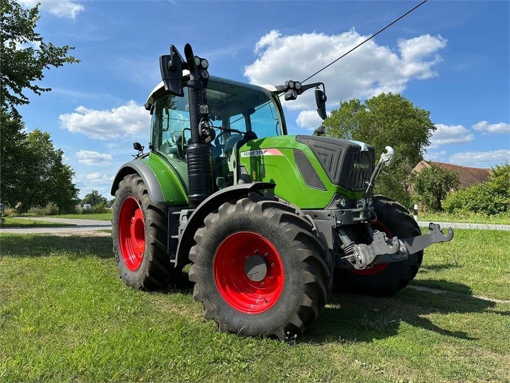 E-FARM: Fendt 313 Vario Profi - Τρακτέρ - id UUDELKM - 95.800 € - Χρονία: 2021 - Μετρητής ωρών: 220,Ισχύς κινητήρα: 130,Γερμανία