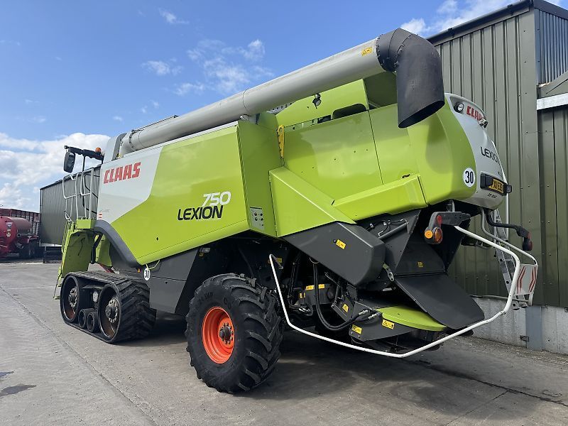 E-FARM: Claas Lexion 750 - Moissoneuse-batteuse - id BKKNRLJ - 76 908 € - Année: 2011 - Lecture du nombre d'heure: 3 514,Royaume-Uni