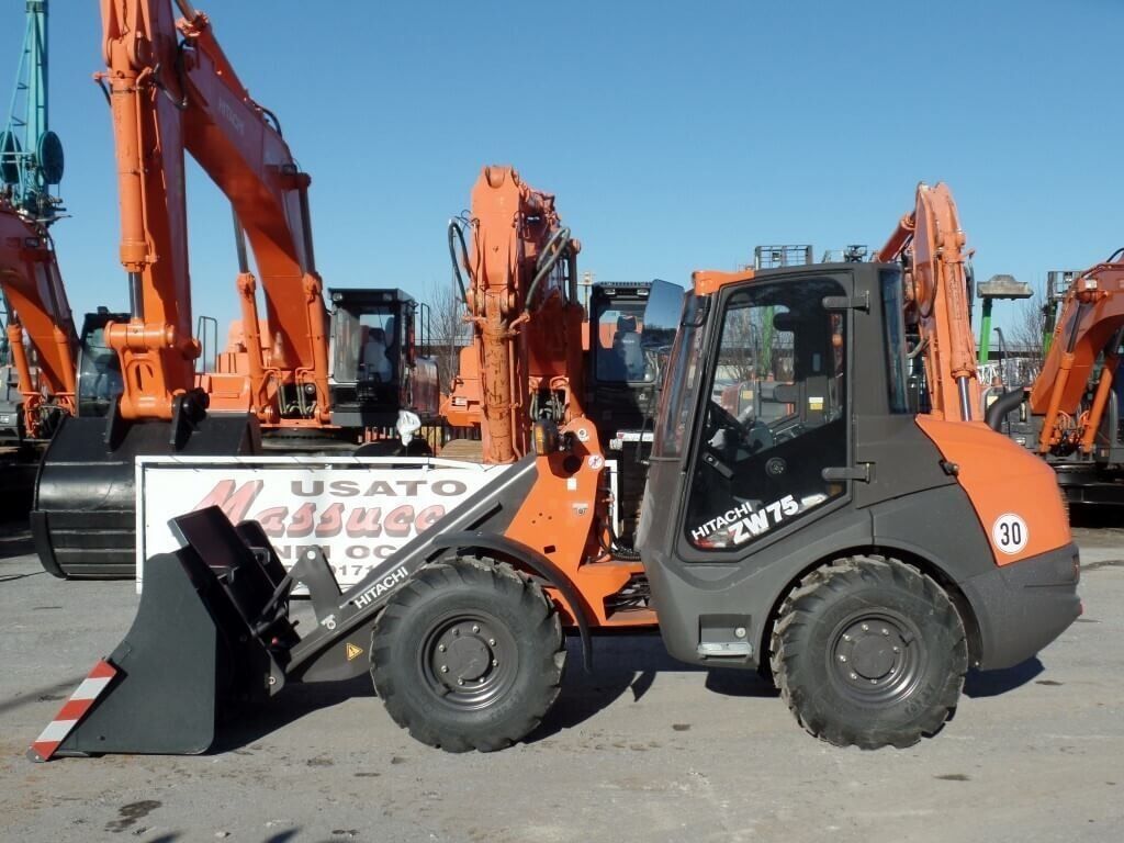 E-FARM: Hitachi zw75-6 - Chargeuse sur pneus - id QFN6YNP - Année: 2017 - Lecture du nombre d'heure: 20,Italie