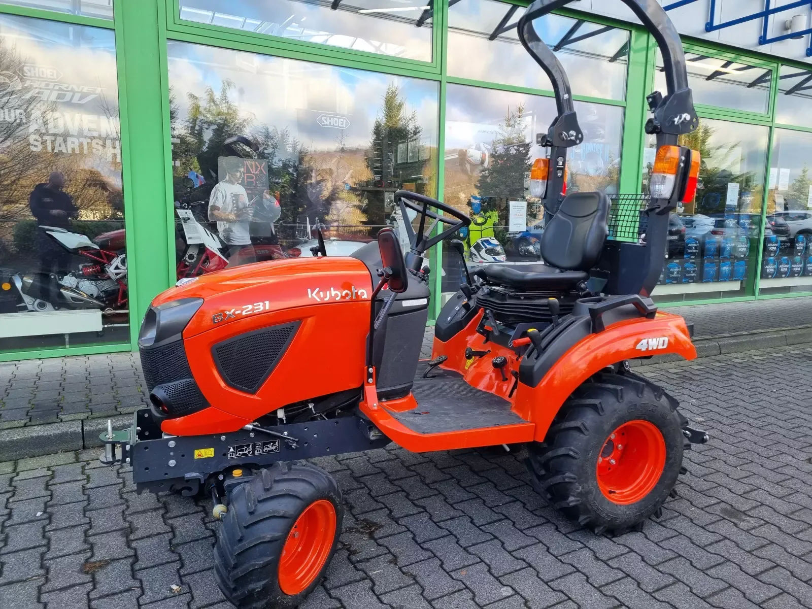 E-FARM: Kubota bx231 - Trattore - id 1BKSJSJ - 14.200 € - Anno di costruzione: 2023 - Ore: 22,Potenza del motore: 22,Germania