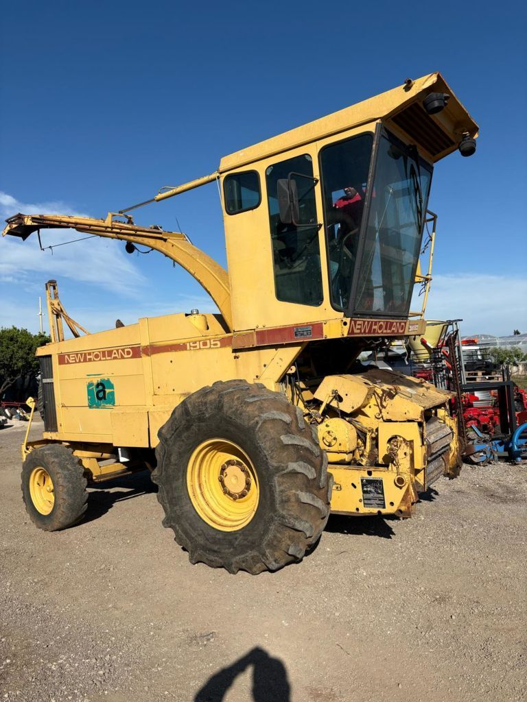 E-FARM: New Holland 1905 - Self propelled forage harvester - id GLTV69V - Year of construction: 1990 - Italy