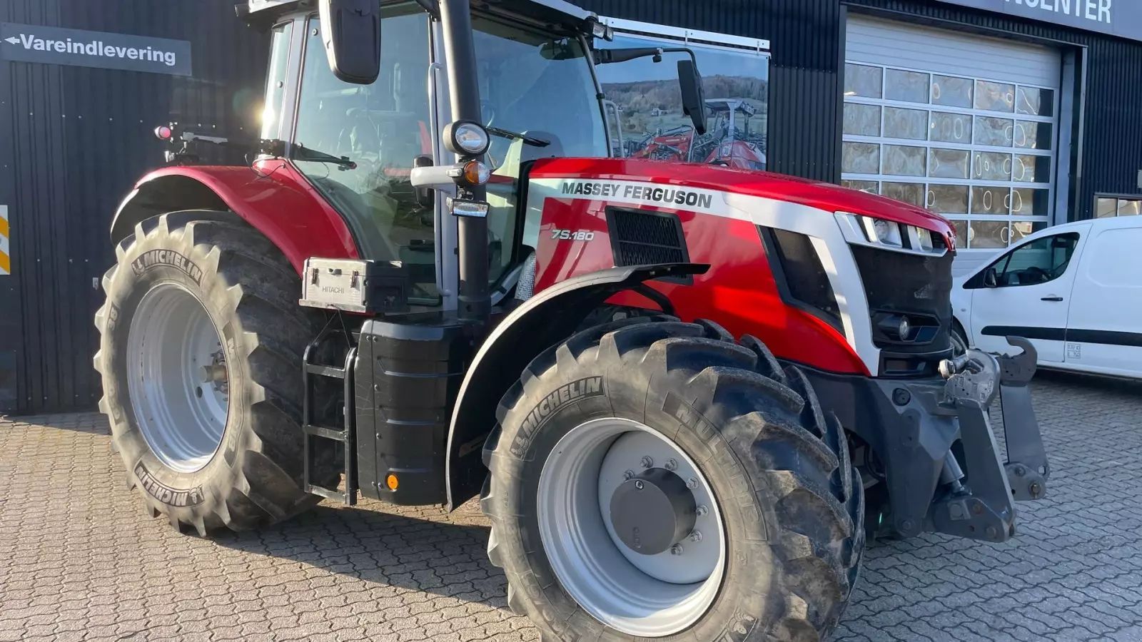 Massey Ferguson 7S.180 Tractor €93,002