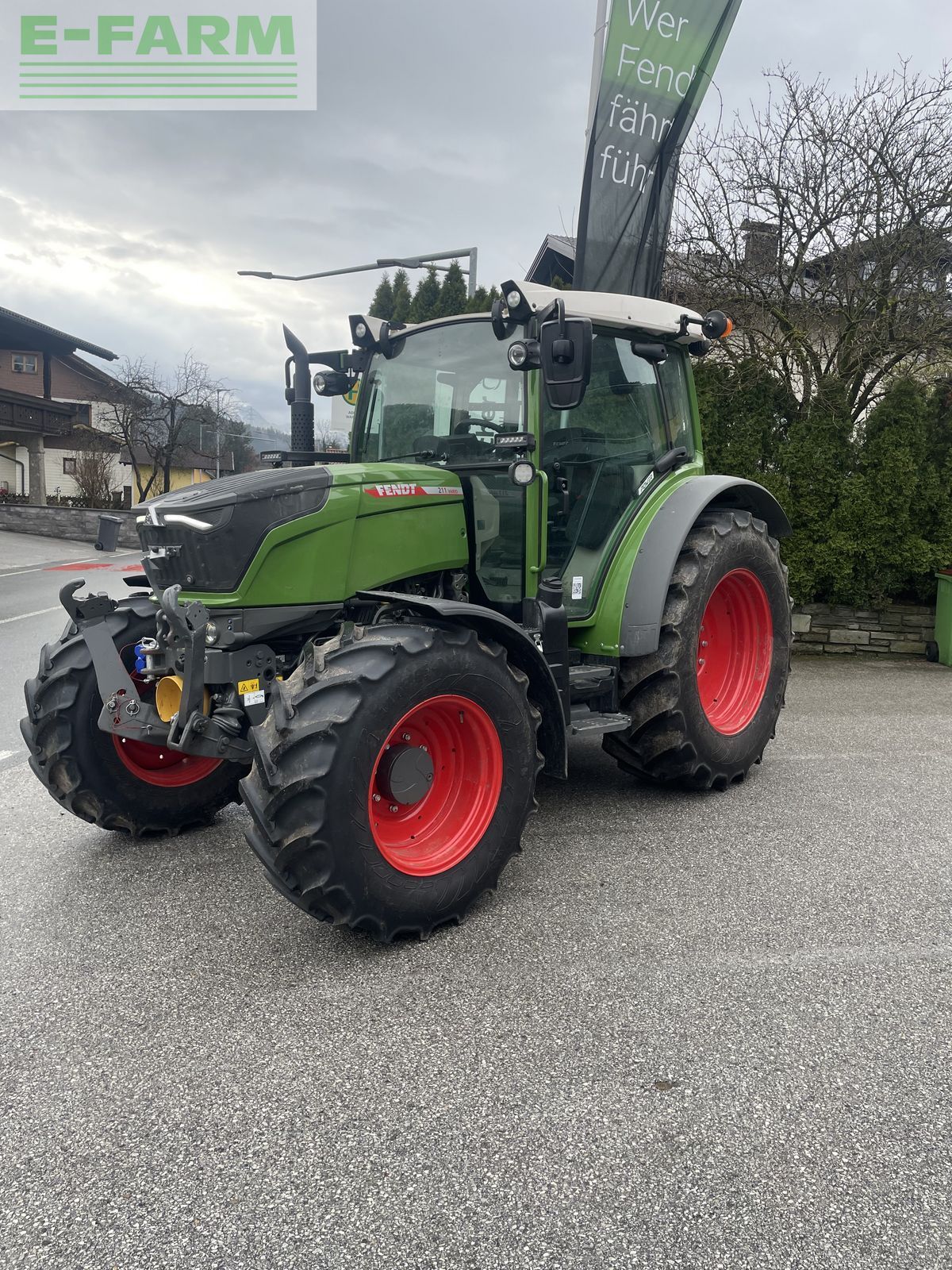 Fendt 211 Vario Tractor 114.000 €