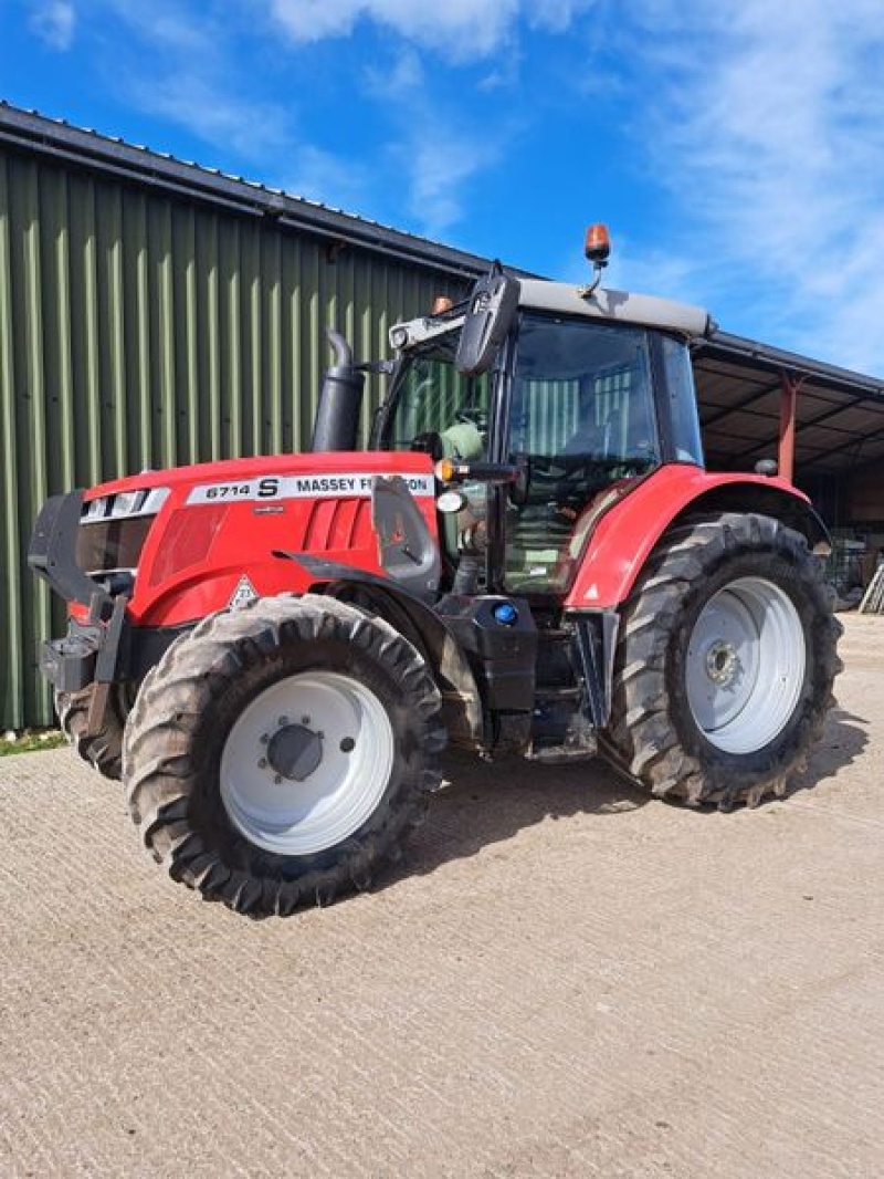 Massey Ferguson 6714 S tractor 63 979 €