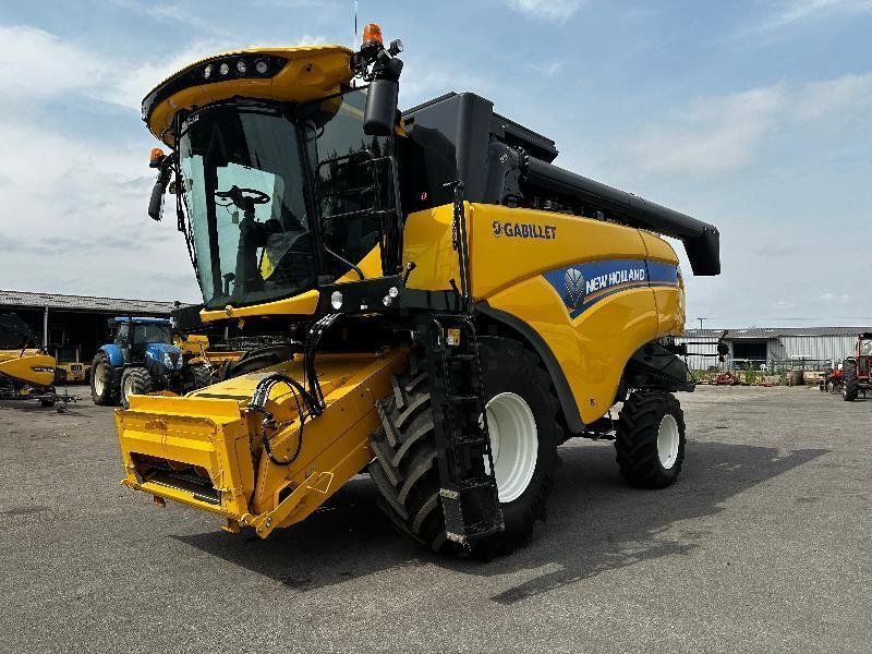 New Holland CX6.80 Combine harvester €225,000