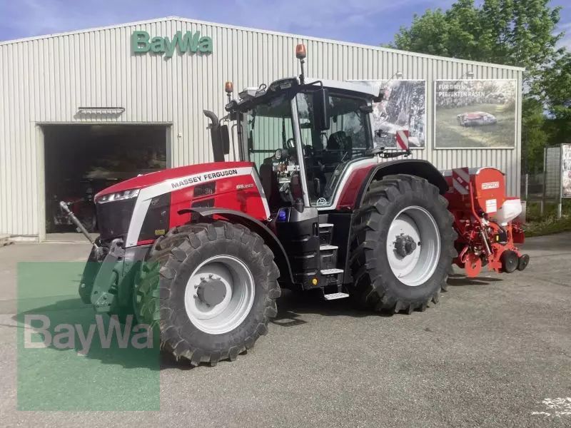 Massey Ferguson 8S.225 Traktor 158.400 €