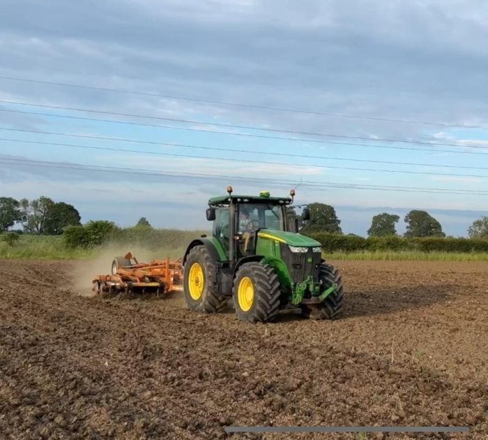 E-FARM: John Deere 7230 R - Tractor - id XC3HEBQ - €66,468 - Year of construction: 2016 - Engine hours: 8,122,Engine power (HP): 221,United Kingdom