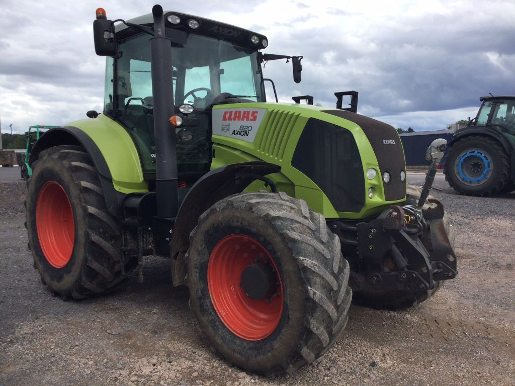 E-FARM: Claas Axion 820 - Tractor - id PK9YFXX - €54,900 - Year of construction: 2012 - Engine hours: 4,250,Engine power (HP): 232,France