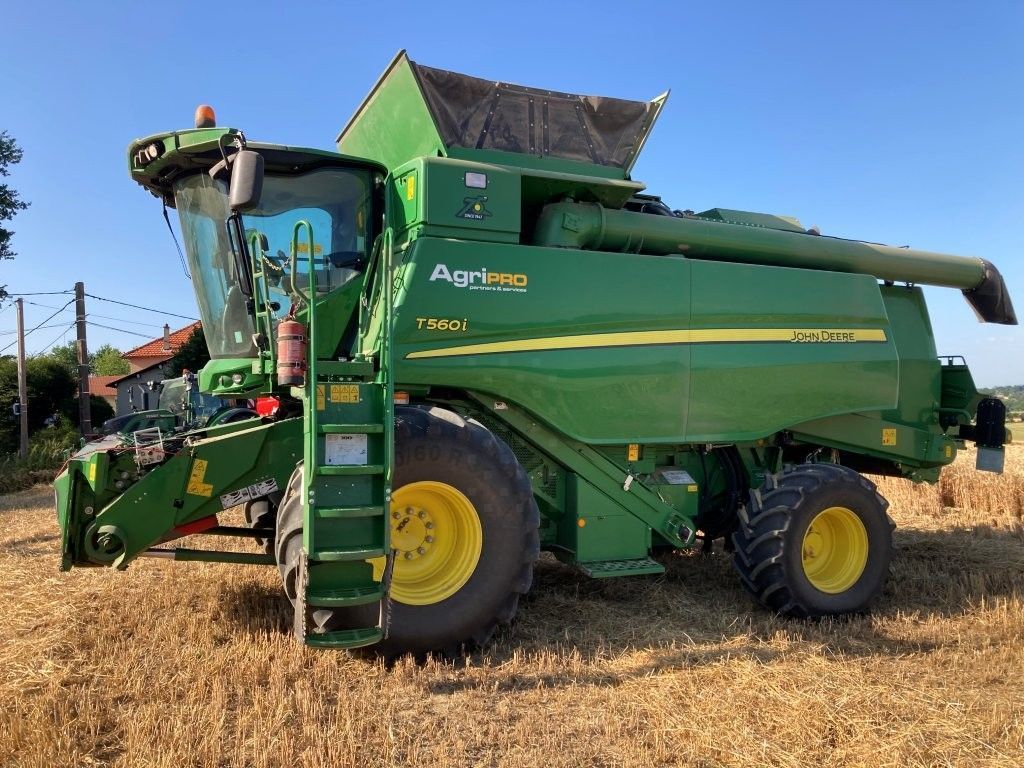 E-FARM: John Deere T 560 i - Cosechadora - id SQ9JTIA - 205.000 € - Año: 2022 - Horas: 1400,Francia