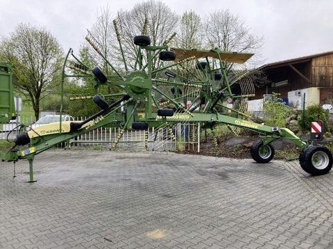 E-FARM: Krone Swadro TS 680 - Karuzelowy przetrząsacz do siana - id 7DLA448 - 17 500 € - Rok produkcji: 2015 - Niemcy