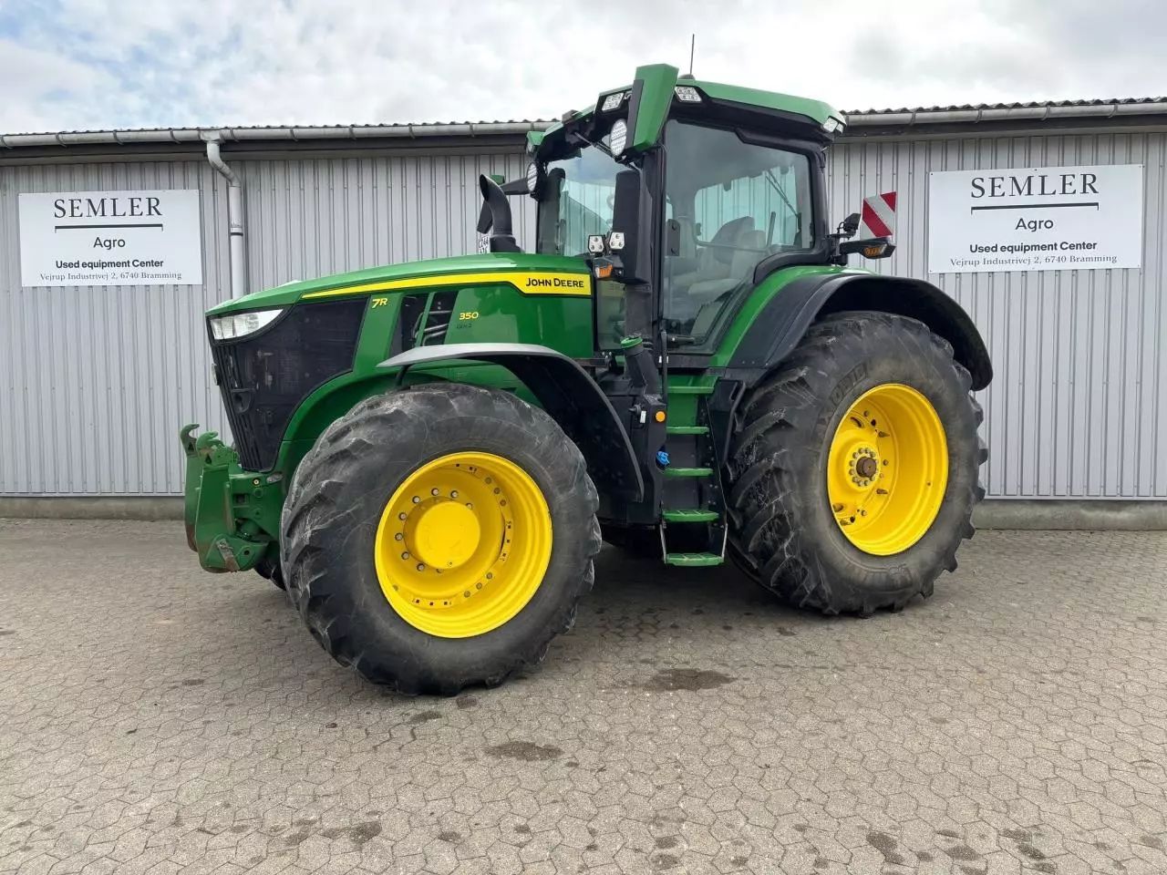 John Deere 7R 350 Tractor €214,071