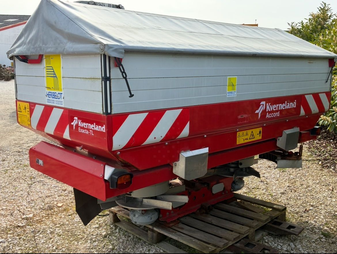 Kverneland exacta tl Spandiconcime 5.500 €