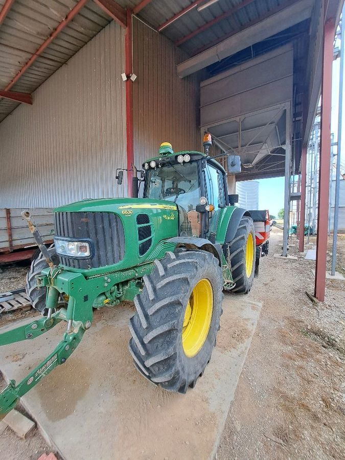 E-FARM: John Deere 6630 Premium - Tracteur - id 7BCDYG4 - 49 000 € - Année: 2012 - Lecture du nombre d'heure: 6 700,Puissance du moteur (chevaux): 145,France