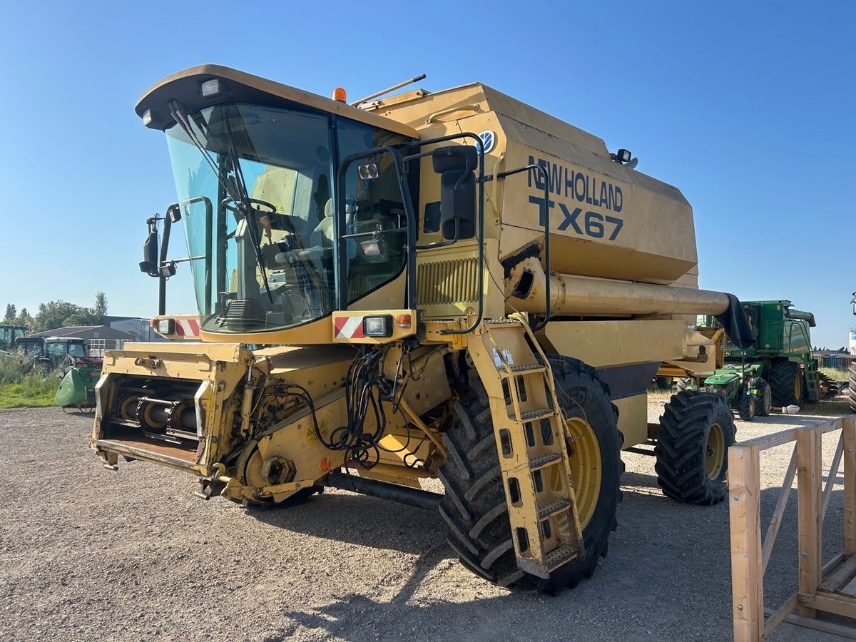 New Holland TX 67 Kombajn zbożowy
