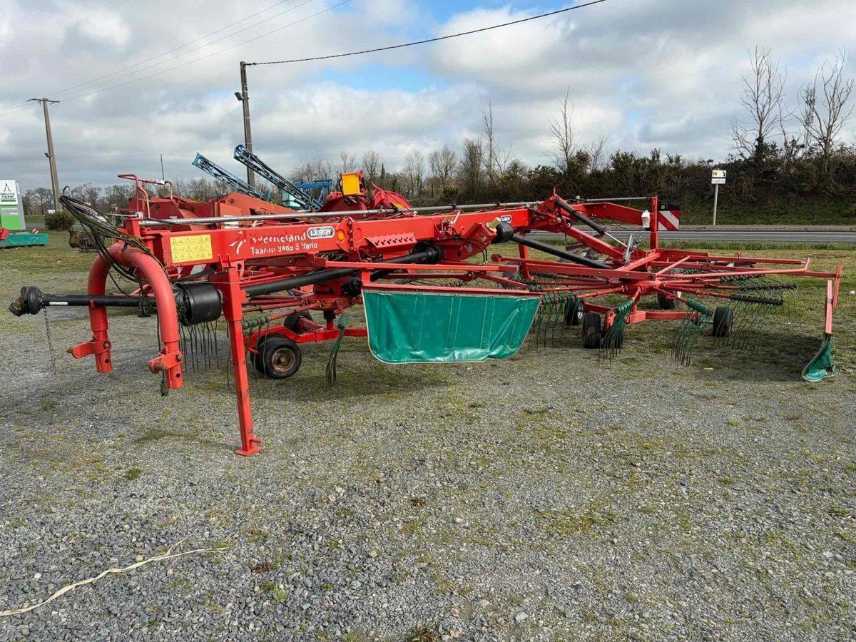Kverneland 9469svario . Tedder €12,000