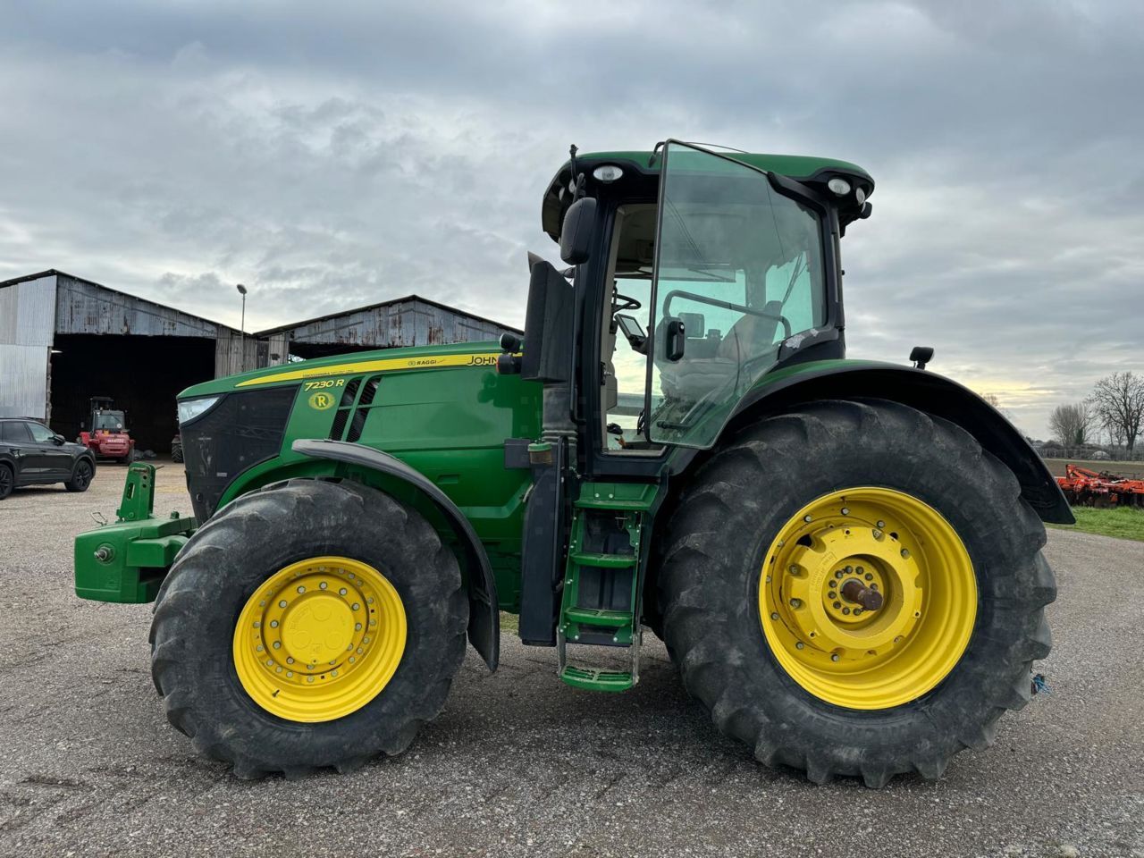 E-FARM: John Deere 7230 R - Tractor - id H4KEZA8 - €105,000 - Year of construction: 2015 - Engine hours: 2,800,Engine power (HP): 264,Italy