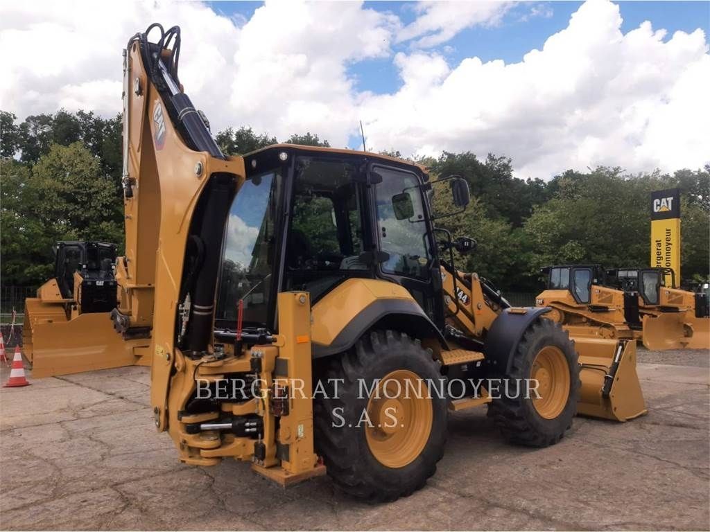 E-FARM: Caterpillar 444 - Koparko-ładowarka - id WRB5B8D - 122 000 € - Rok produkcji: 2021 - Francja