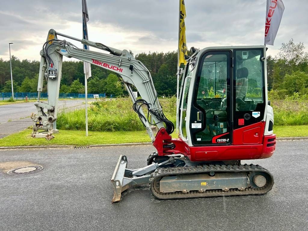 Takeuchi tb 235-2 v3 Minigraver 45.000 €