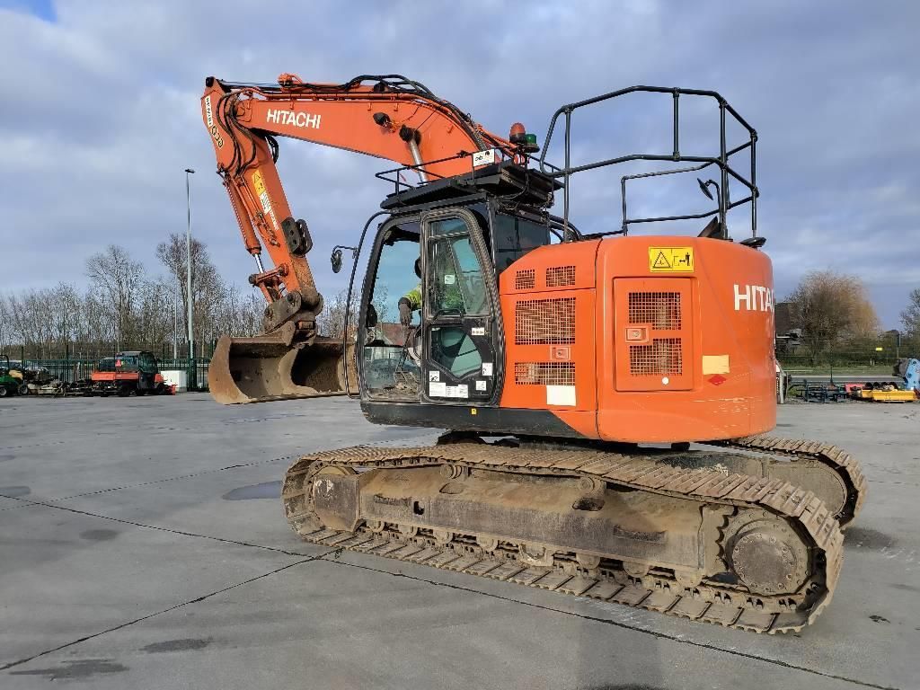 E-FARM: Hitachi zx 225 us lc-5 b - Crawler excavator - id E-FARM: Hitachi zx 225 us lc-5 b - Crawler excavator - id