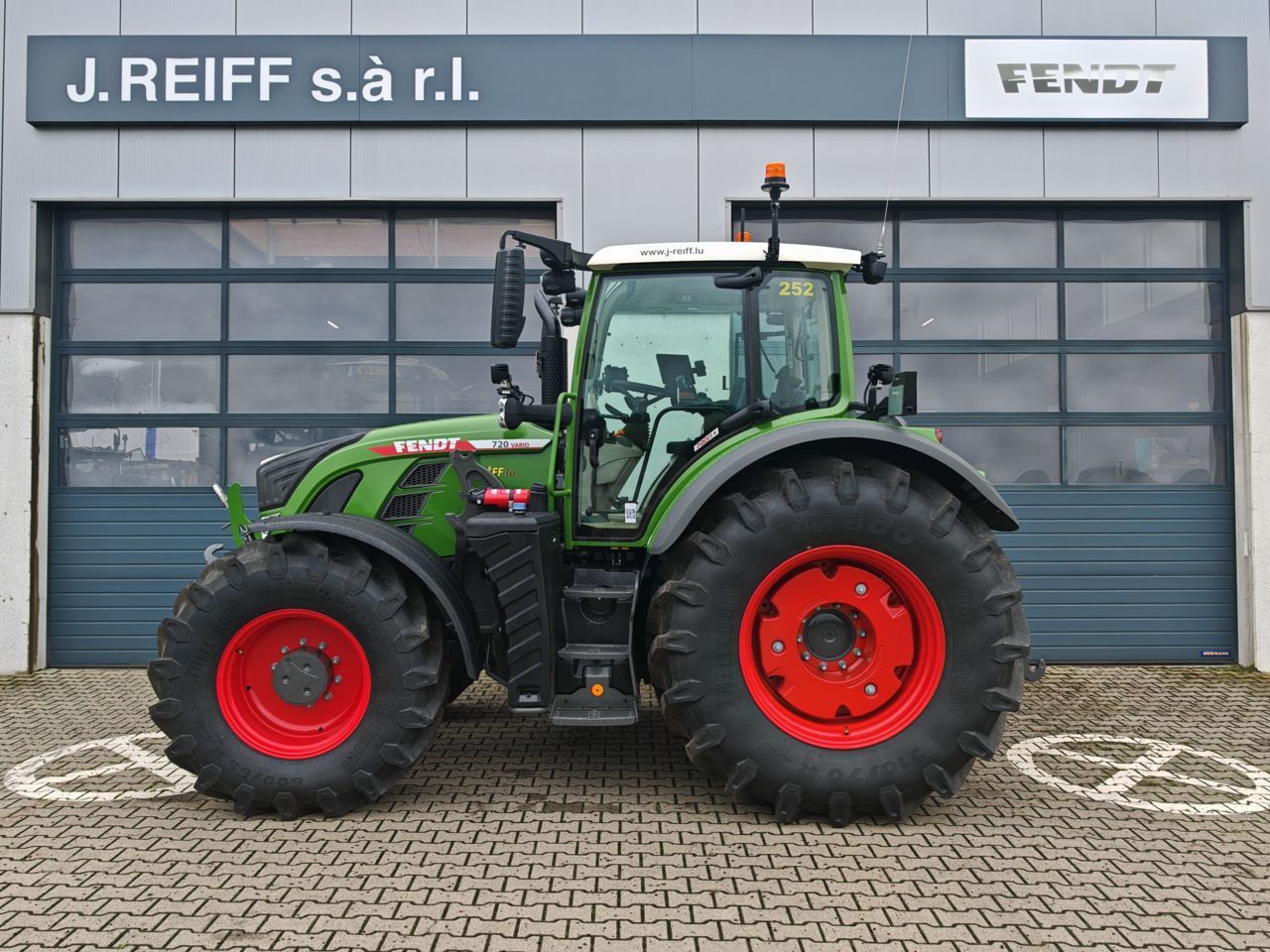 Fendt 720 Vario Tractor