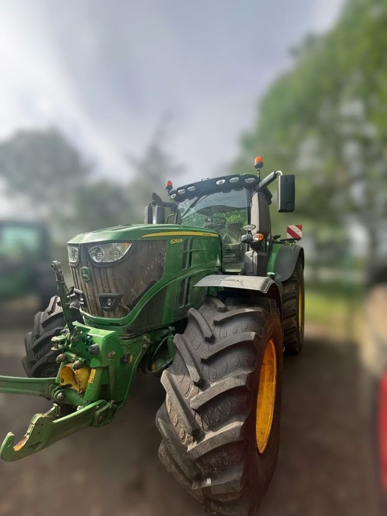 John Deere 6250 R Tractor €90,157