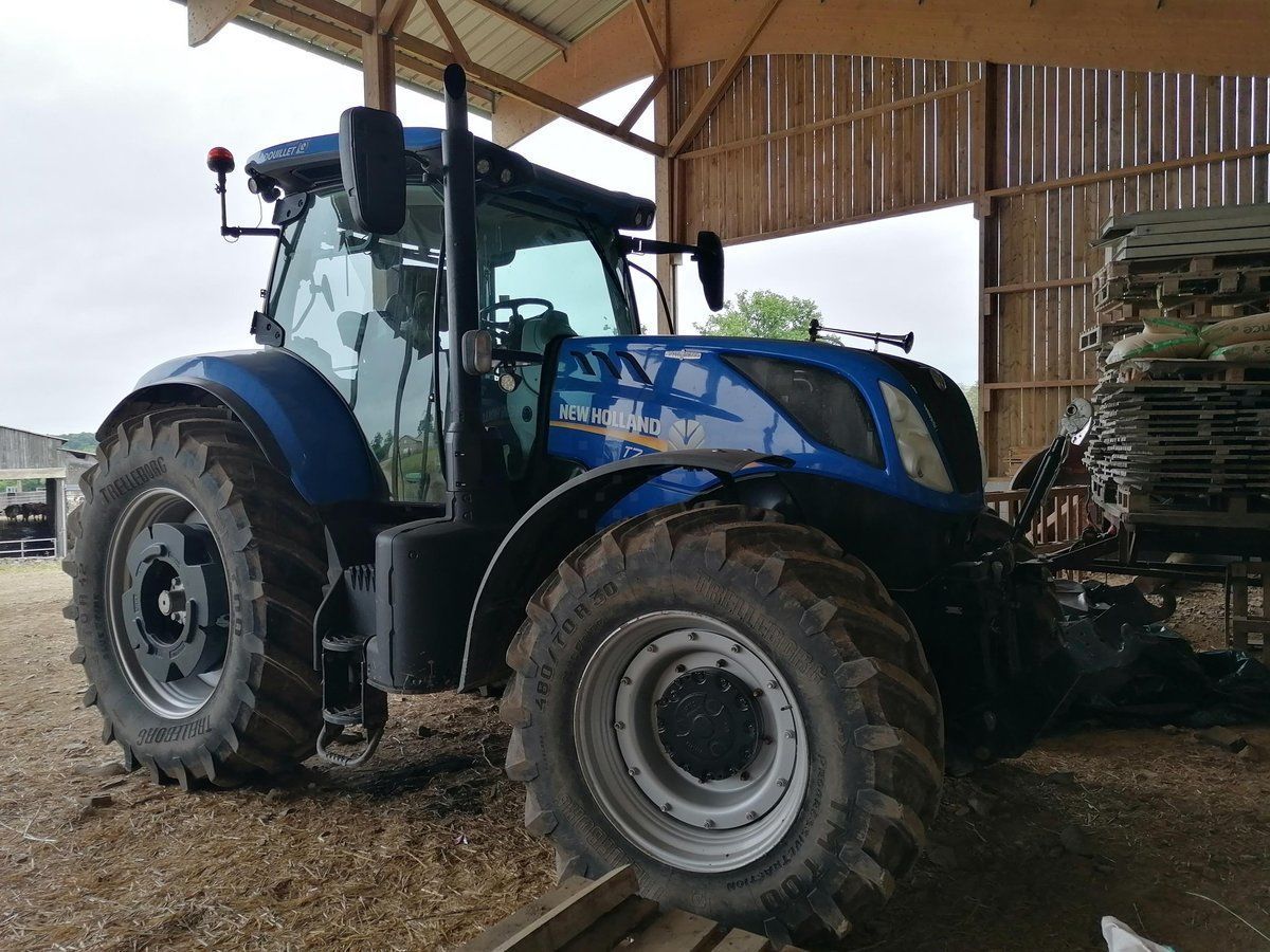 E-FARM: New Holland T7.230 - Tractor - id VCUDJUW - €87,000 - Year of construction: 2022 - Engine hours: 3,680,Engine power (HP): 185,France