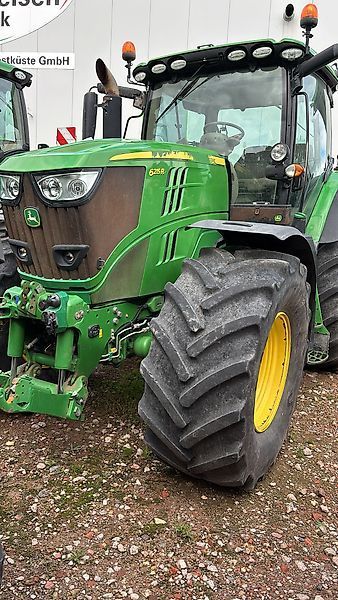 John Deere 6215 R Tractor €72,500