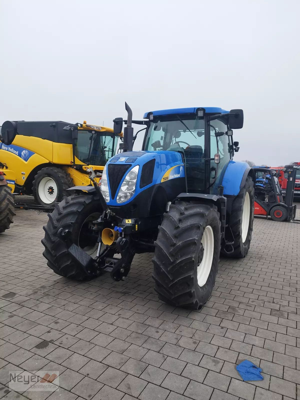 E-FARM: New Holland T6090 - Traktor - id CBPT9TY - 59 900 EUR - Üzemóra (motor): 7250 - Motor teljesítménye (LE): 165,Németország