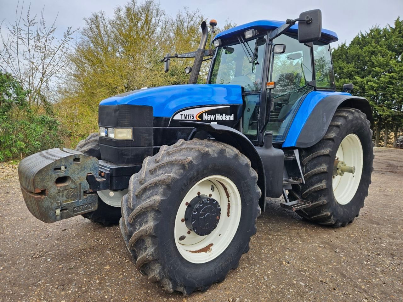 New Holland TM 175 Tractor 27.842 €