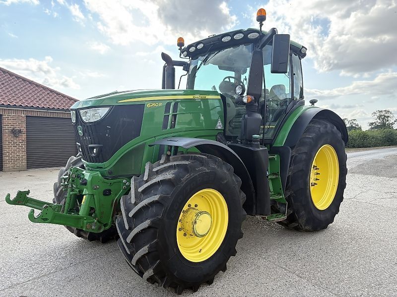 John Deere 6250 R Traktor 70.866 €