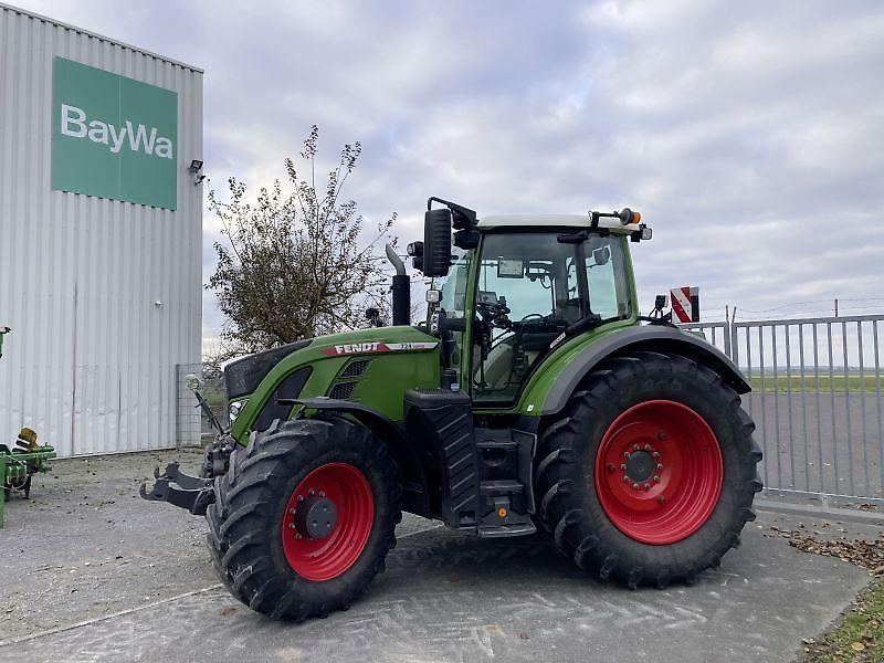Fendt 724 Vario ProfiPlus Tractor €146,775
