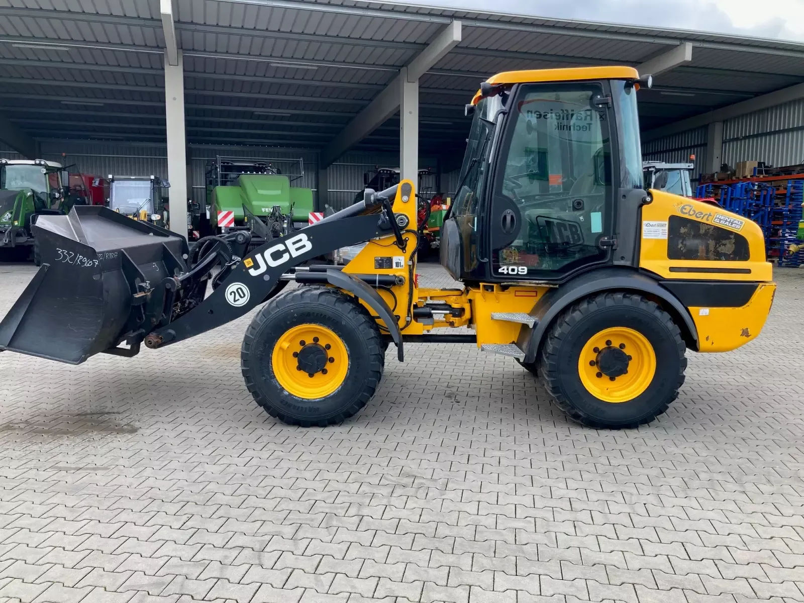 E-FARM: JCB radlader typ 409 - Ładowacz teleskopowy - id YYIYZSL - 38 000 € - Rok produkcji: 2018 - Motogodziny: 2543,Niemcy