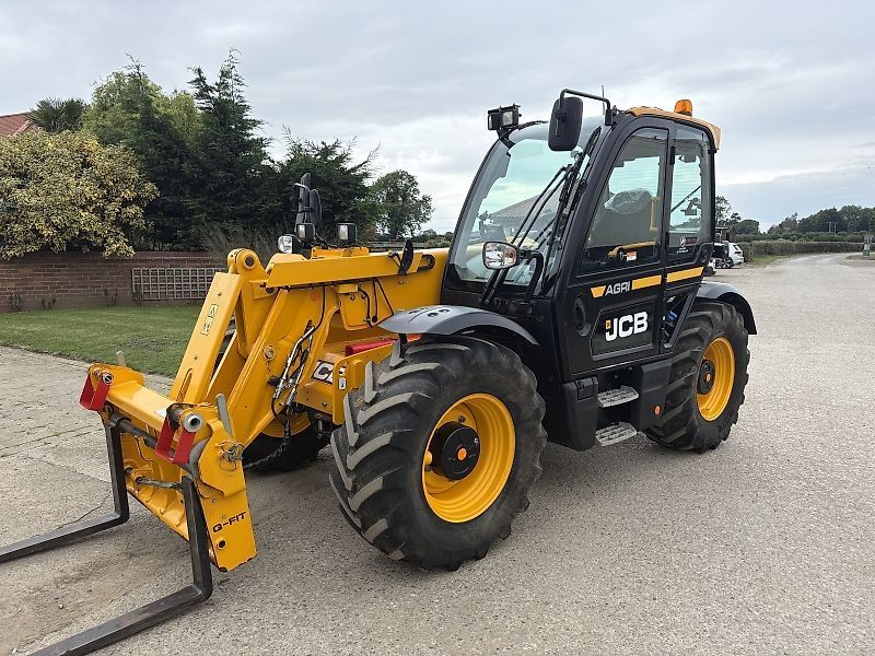 E-FARM: JCB 532-60 AGRI - Chargeur télescopique  - id 5L51MYT - 54 434 € - Année: 2020 - Lecture du nombre d'heure: 2 934,Royaume-Uni