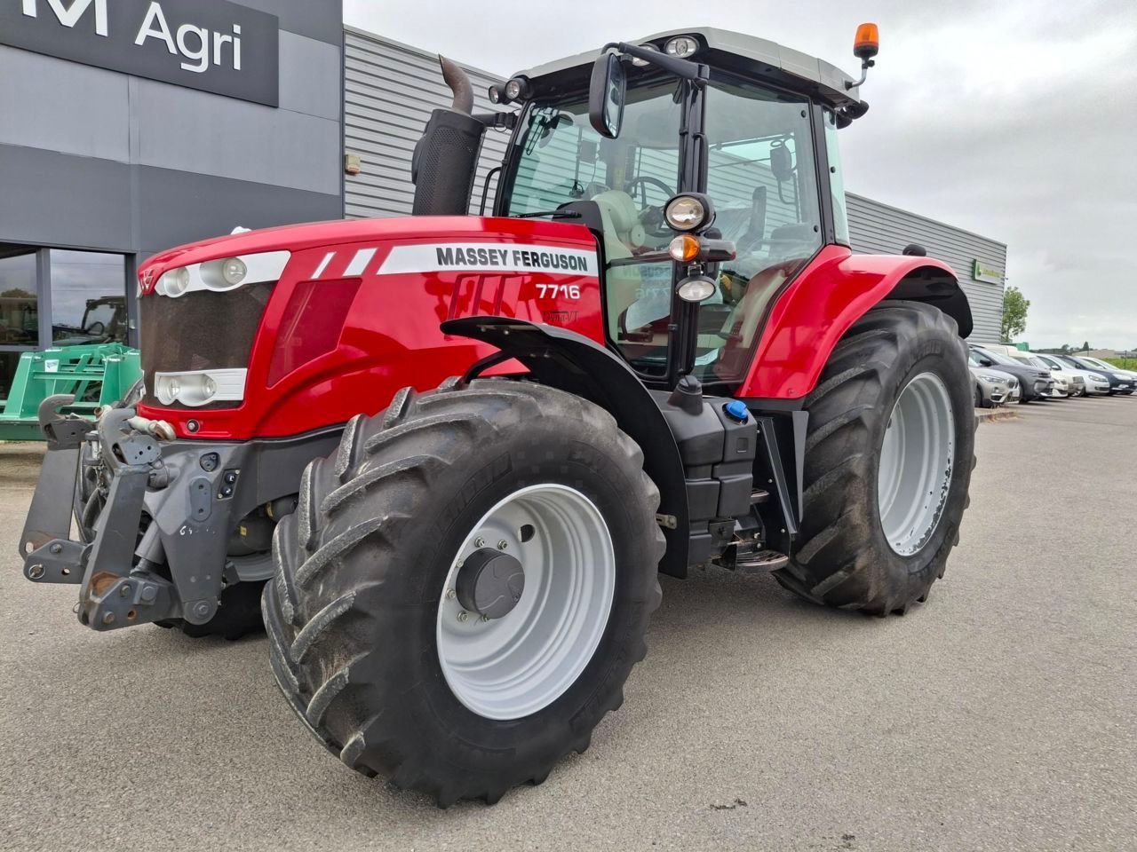 E-FARM: Massey Ferguson 7716 - Traktor - id ZWPEK7S - 61.000 € - Baujahr: 2016 - Abgelesene Motorstunden: 4.870,Motorleistung (PS): 160,Frankreich
